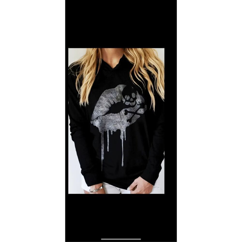 Skull lightweight sweatshirt with kissy lips, perfect for spring or fall weather - Picture 6 of 10